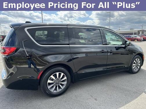 2025 Chrysler Pacifica Hybrid Select
