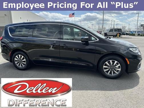 2025 Chrysler Pacifica Hybrid Select