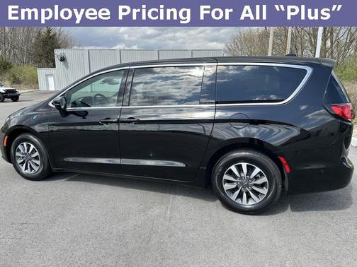 2025 Chrysler Pacifica Hybrid Select