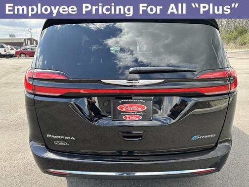2025 Chrysler Pacifica Hybrid Select