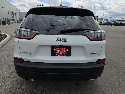 Bright White Clearcoat 2022 Jeep Cherokee Latitude Lux