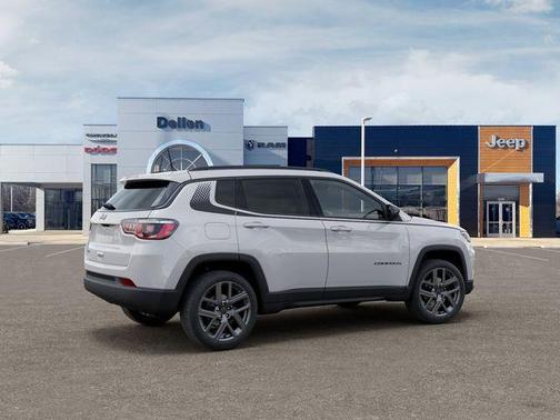 Bright White Clearcoat 2026 Jeep Compass Latitude