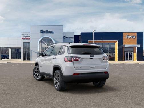 Bright White Clearcoat 2026 Jeep Compass Latitude