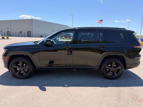 Diamond Black Crystal Pearlcoat 2022 Jeep Grand Cherokee L Limited