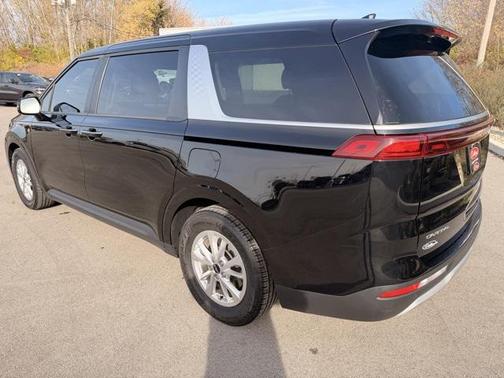 2023 Kia Carnival LX