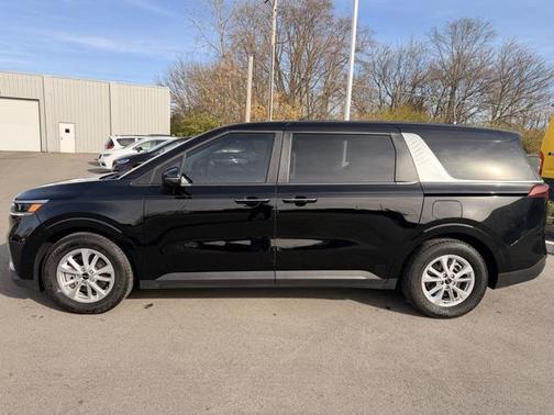 2023 Kia Carnival LX