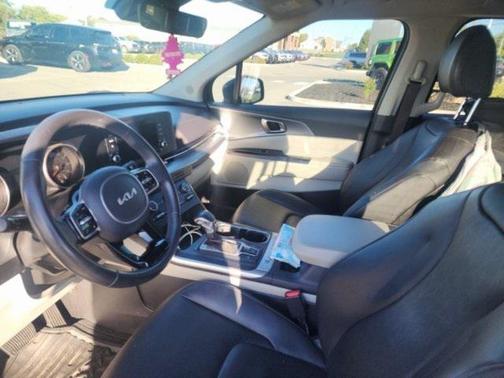 2023 Kia Carnival LX