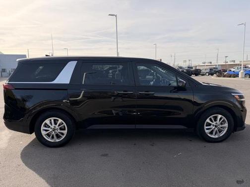 2023 Kia Carnival LX