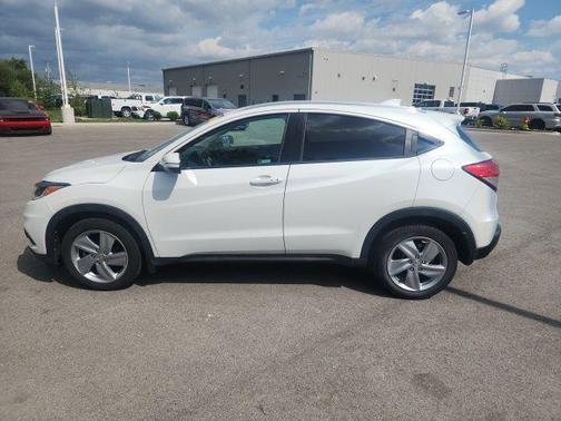 White 2019 Honda HR-V EX