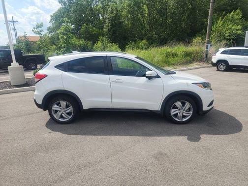White 2019 Honda HR-V EX