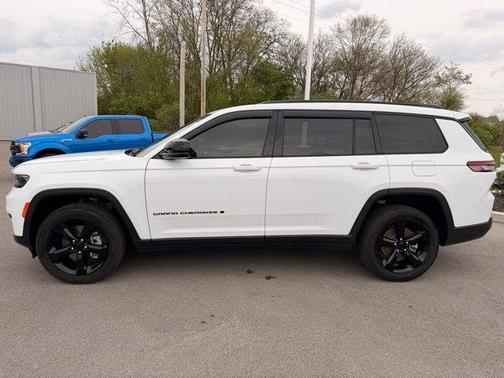 Bright White Clearcoat 2023 Jeep Grand Cherokee L Altitude