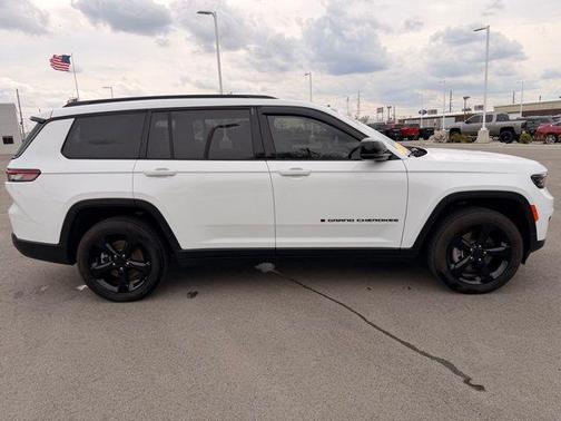 Bright White Clearcoat 2023 Jeep Grand Cherokee L Altitude