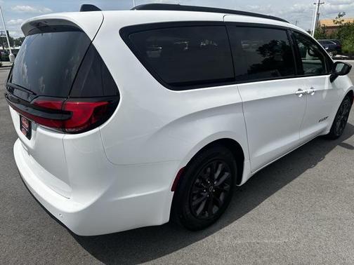 2025 Chrysler Pacifica L
