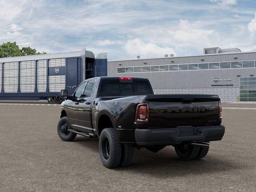 Diamond Black Crystal Pearlcoat 2026 RAM 3500 Tradesman