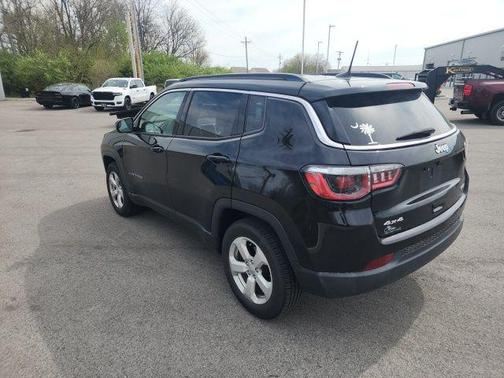 Diamond Black Crystal Pearlcoat 2018 Jeep Compass Latitude