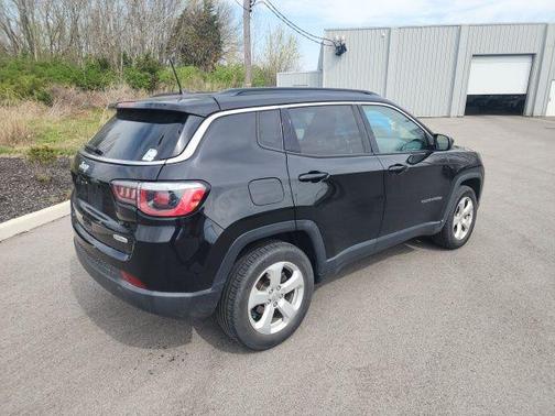 Diamond Black Crystal Pearlcoat 2018 Jeep Compass Latitude
