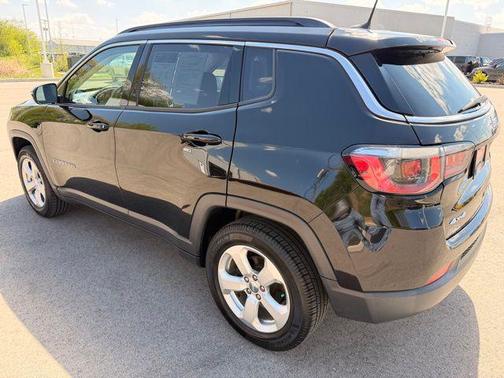 Diamond Black Crystal Pearlcoat 2018 Jeep Compass Latitude