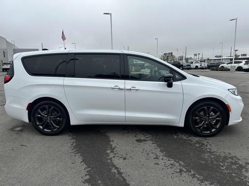 2026 Chrysler Pacifica L