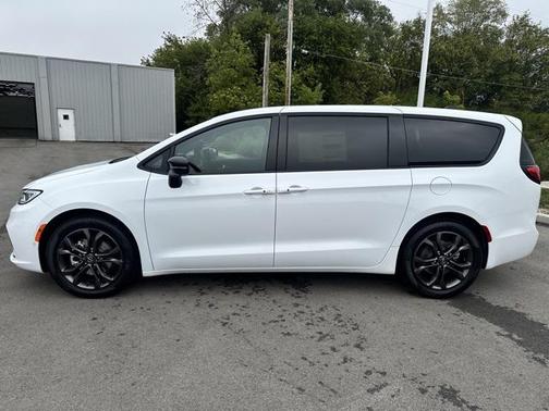 2026 Chrysler Pacifica L