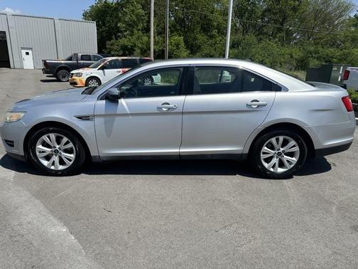 2011 Ford Taurus SEL