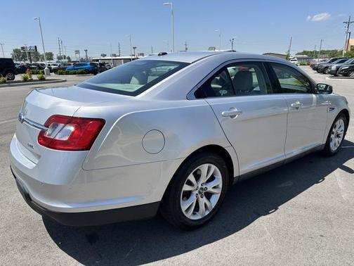 2011 Ford Taurus SEL