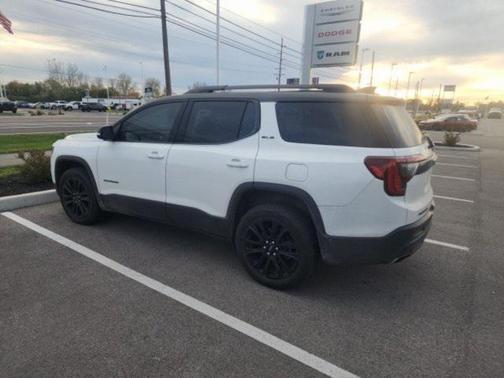 2023 GMC Acadia SLE