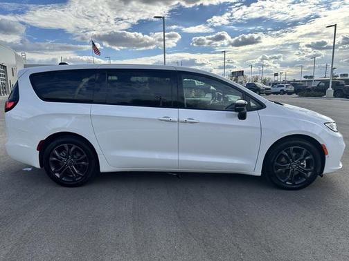 2026 Chrysler Pacifica L