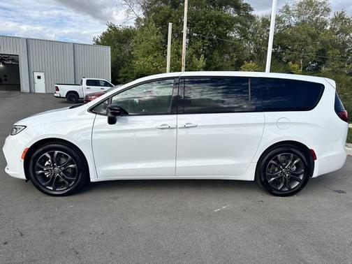 2026 Chrysler Pacifica L