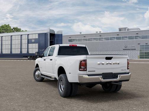 Bright White Clearcoat 2027 RAM 3500 Big Horn