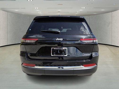 Diamond Black Crystal Pearlcoat 2026 Jeep Grand Cherokee Altitude