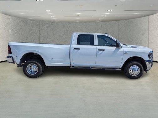 2025 RAM 3500 Tradesman Crew Cab 4x4 8' Box