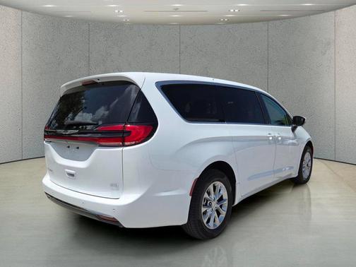 Bright White Clearcoat 2023 Chrysler Pacifica Touring L