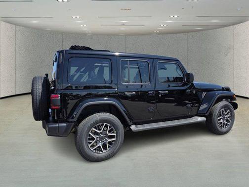 Black Clearcoat 2026 Jeep Wrangler 4-Door Sahara 4x4