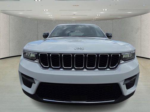 2026 Jeep Grand Cherokee Laredo