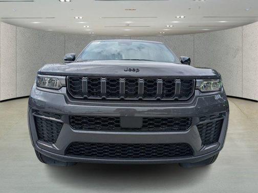 2026 Jeep Grand Cherokee Altitude