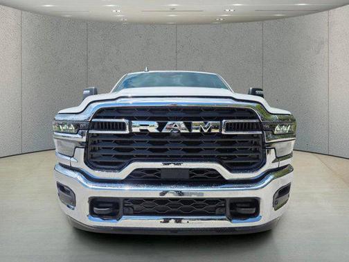 Bright White Clearcoat 2026 RAM 2500 Big Horn Crew Cab 4x4 6'4' Box