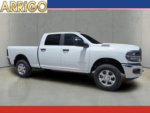 Bright White Clearcoat 2026 RAM 2500 Big Horn Crew Cab 4x4 6'4' Box