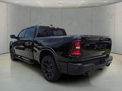 Diamond Black Crystal Pearlcoat 2025 RAM 1500 Laramie
