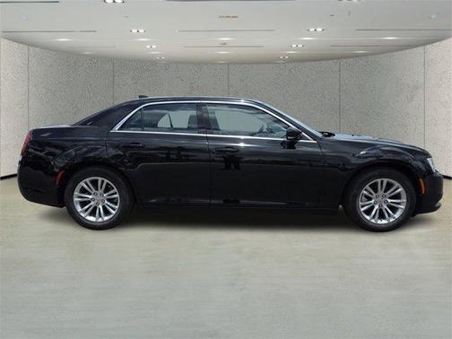 2021 Chrysler 300 Touring