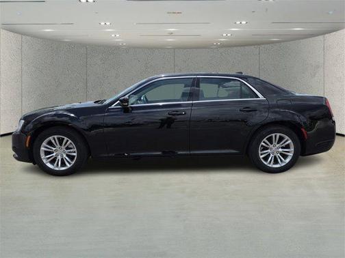 2021 Chrysler 300 Touring