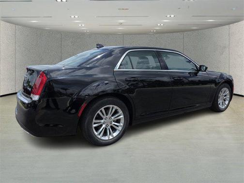 2021 Chrysler 300 Touring