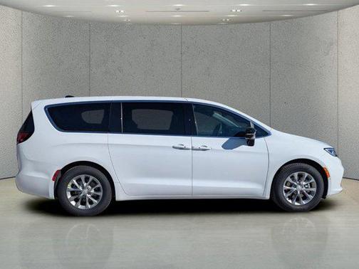 Bright White Clearcoat 2026 Chrysler Pacifica Limited