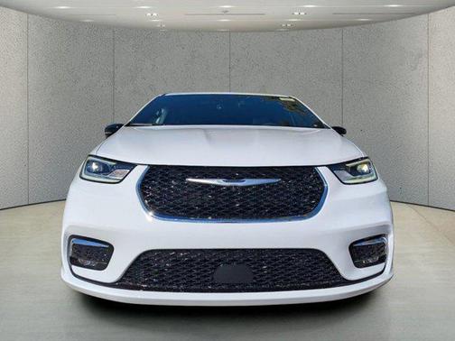 Bright White Clearcoat 2026 Chrysler Pacifica Limited