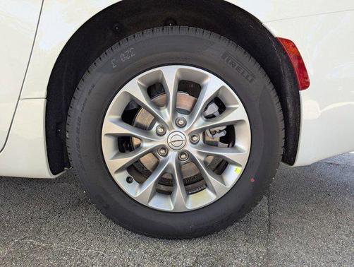 Bright White Clearcoat 2026 Chrysler Pacifica Limited