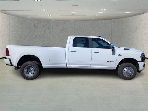 2026 RAM 3500 Laramie Crew Cab 4x4 8' Box