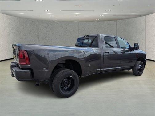 2025 RAM 3500 Laramie Crew Cab 4x4 8' Box