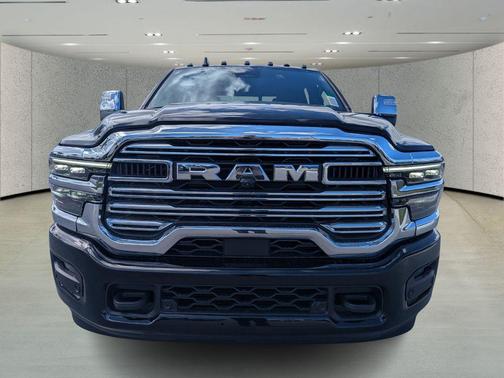 2026 RAM 3500 Laramie Crew Cab 4x4 8' Box