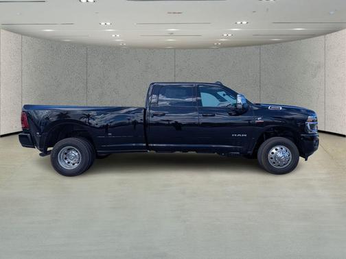 2026 RAM 3500 Laramie Crew Cab 4x4 8' Box