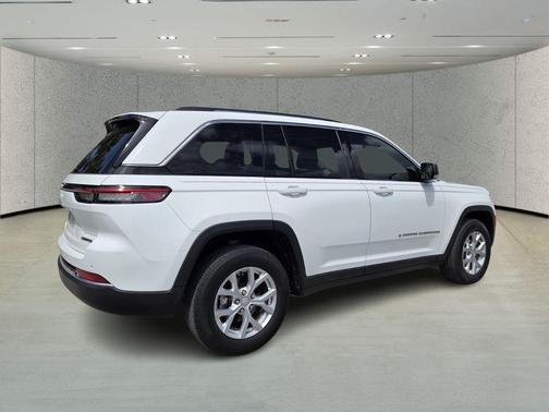 Bright White Clearcoat 2023 Jeep Grand Cherokee Limited