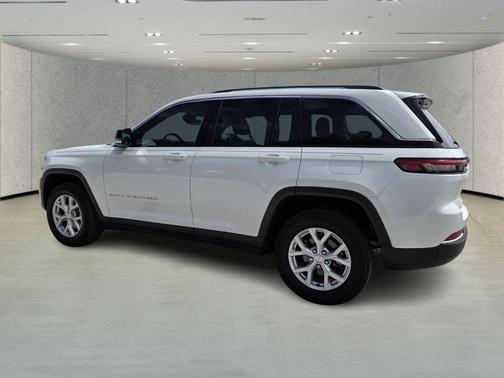 Bright White Clearcoat 2023 Jeep Grand Cherokee Limited